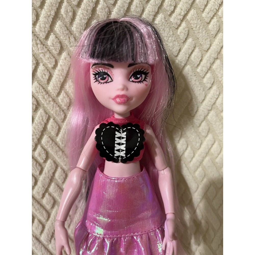 Gen 3 Monster High "Skulltimate Secrets: Fearidescent Edition" Draculaura.